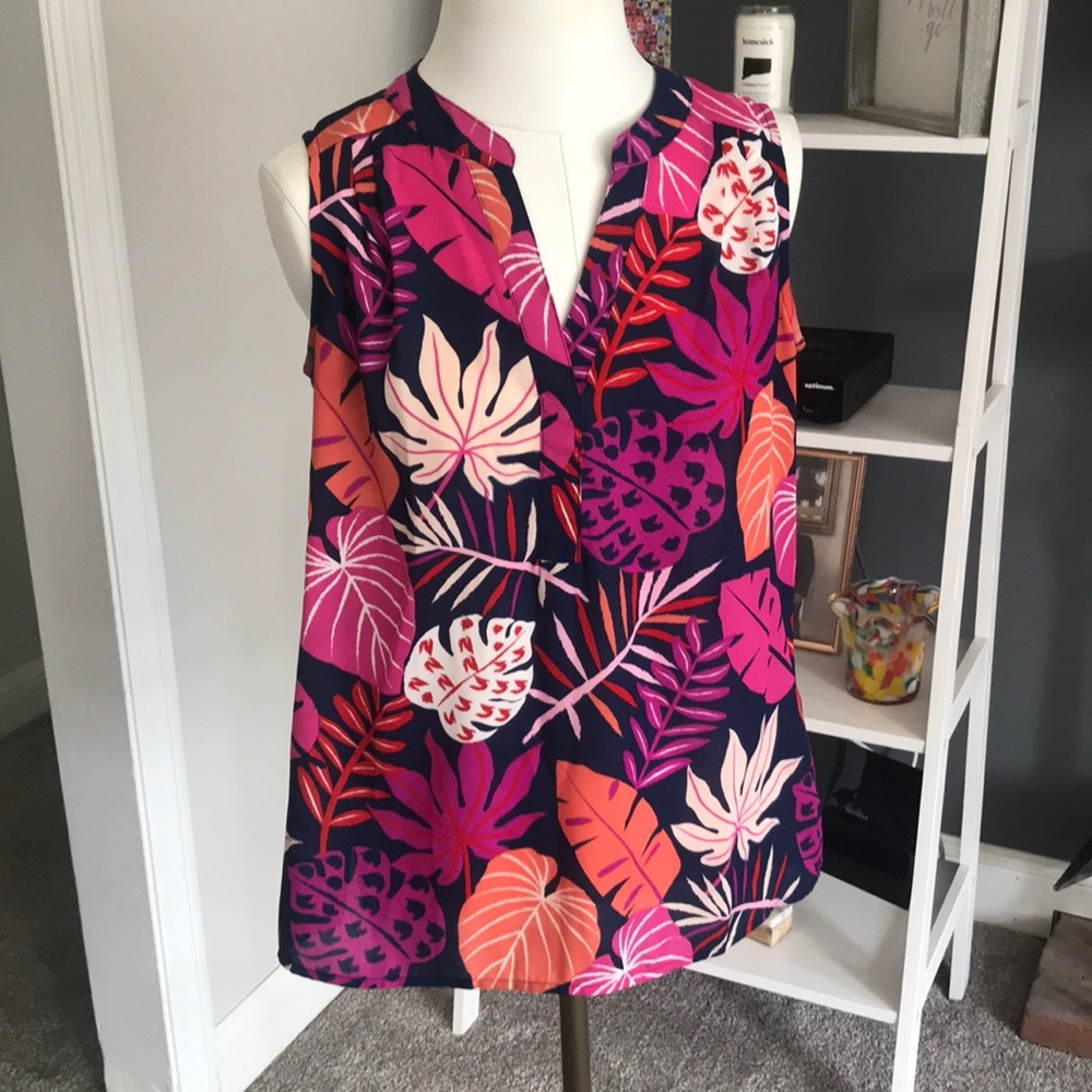 Sleeveless Floral Top with V neck